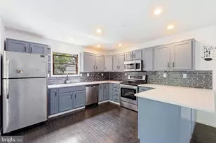 1076 Lancaster Dr, Bushkill, PA 18324 - Photo 8