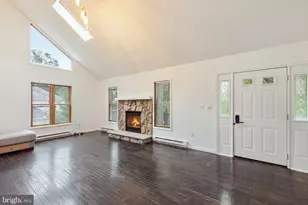 1076 Lancaster Dr, Bushkill, PA 18324 - Photo 1