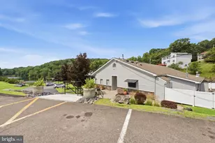 1076 Lancaster Dr, Bushkill, PA 18324 - Photo 36