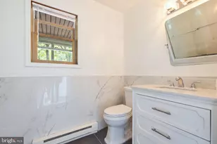 1076 Lancaster Dr, Bushkill, PA 18324 - Photo 10
