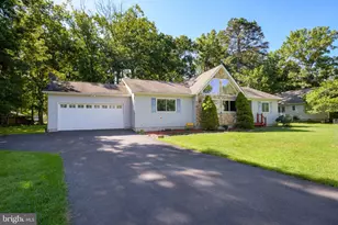 513 Gandolf Rd, Tamiment, PA 18371 - Photo 2