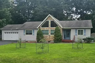 513 Gandolf Rd, Tamiment, PA 18371 - Photo 2