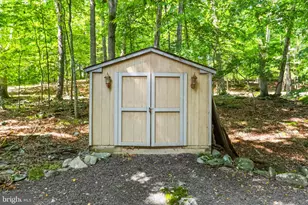 424 Saunders Dr, Bushkill, PA 18324 - Photo 32
