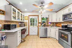 424 Saunders Dr, Bushkill, PA 18324 - Photo 10