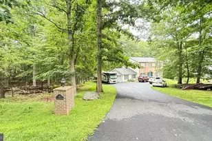 193 St Andrews Dr, Bushkill, PA 18324 - Photo 2