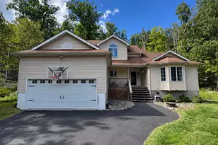 6043 Decker Rd, Bushkill, PA 18324 - Photo 4