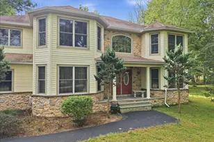 107 Gollum Ln, Bushkill, PA 18371 - Photo 2