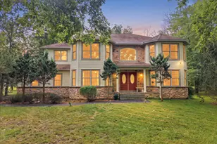 107 Gollum Ln, Bushkill, PA 18371 - Photo 1