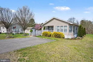 6 Meadowview Dr, New Bloomfield, PA 17068 - Photo 2