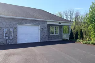 227 Patio Ct, New Bloomfield, PA 17068 - Photo 2