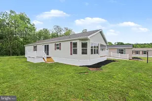 19 Meadowview Dr, New Bloomfield, PA 17068 - Photo 1
