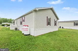 19 Meadowview Dr, New Bloomfield, PA 17068 - Photo 4