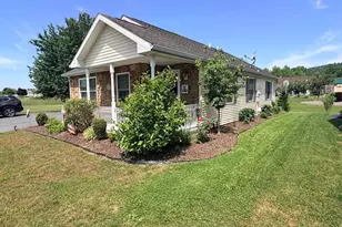 220 Patio Ct, New Bloomfield, PA 17068 - Photo 4