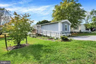 405 Meadow Ln, Shermans Dale, PA 17090 - Photo 2