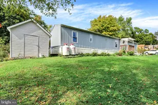 405 Meadow Ln, Shermans Dale, PA 17090 - Photo 4