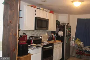 621 W Norwegian St, Pottsville, PA 17901 - Photo 4