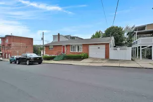 22 W Cherry St, Shenandoah, PA 17976 - Photo 4