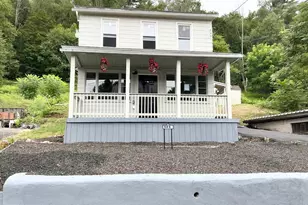 505 Peacock St, Pottsville, PA 17901 - Photo 2