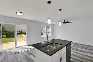 220 W High St, Frackville, PA 17931 - Photo 12