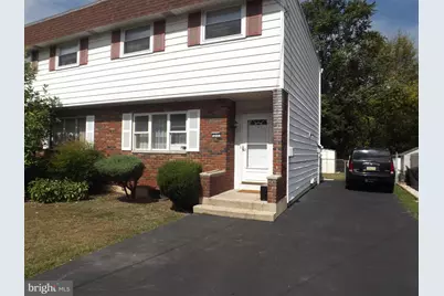 211 E Bacon Street, Pottsville, PA 17901 - Photo 2