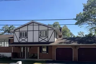 360 Ohio Ave, Shenandoah, PA 17976 - Photo 2