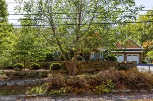 248 Country Club Dr, Hazleton, PA 18202 - Photo 2