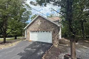 231 Country Club Dr, Hazleton, PA 18202 - Photo 12