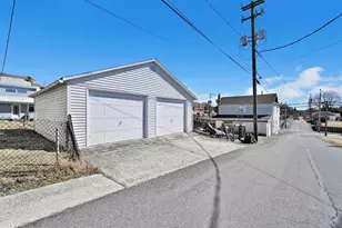 142 S Middle St, Frackville, PA 17931 - Photo 22