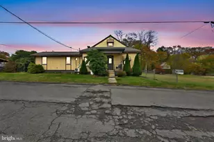 307 S Wylam St, Frackville, PA 17931 - Photo 2