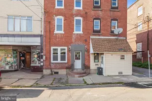 25 W Coal St, Shenandoah, PA 17976 - Photo 2