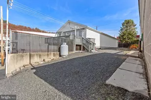 500 W Lloyd St, Shenandoah, PA 17976 - Photo 24