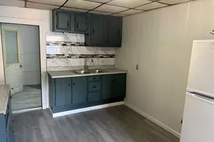 321 Peacock St, Pottsville, PA 17901 - Photo 2