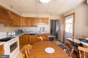 1757 W Norwegian St, Pottsville, PA 17901 - Photo 4