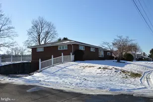 116 W Vine St, Ringtown, PA 17967 - Photo 2