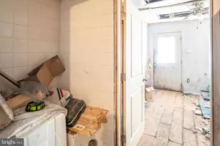 5 S White St, Shenandoah, PA 17976 - Photo 8