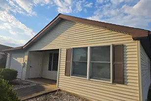 555 Honeysuckle Ct, Pine Grove, PA 17963 - Photo 2