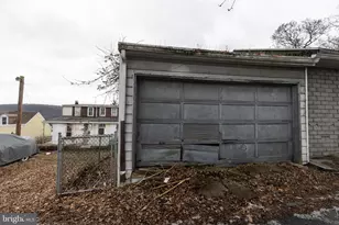 222 Fairview St, Pottsville, PA 17901 - Photo 16
