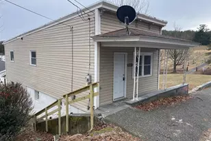 117 Chestnut St, Saint Clair, PA 17970 - Photo 2