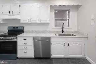 107 W Rowe St, Tamaqua, PA 18252 - Photo 2