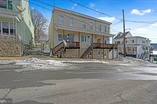 237 S Chestnut St, Shenandoah, PA 17976 - Photo 4