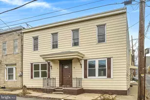 17 E Cherry St, Shenandoah, PA 17976 - Photo 4