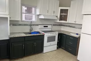 27 E Oak St, Shenandoah, PA 17976 - Photo 8