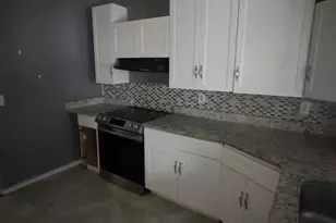 15 S White St, Shenandoah, PA 17976 - Photo 4