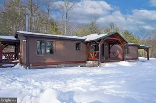 371 Green Tree Dr, Auburn, PA 17922 - Photo 1