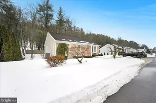 2137 S Woodglen Rd, Pottsville, PA 17901 - Photo 6