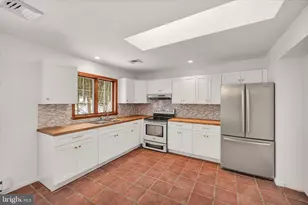 2137 S Woodglen Rd, Pottsville, PA 17901 - Photo 12