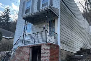 435 Hotel St, Pottsville, PA 17901 - Photo 2