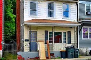 241 Peacock St, Pottsville, PA 17901 - Photo 2