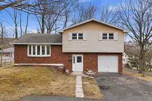 523 W Laurel St, Frackville, PA 17931 - Photo 1