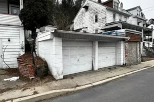 531 Peacock St, Pottsville, PA 17901 - Photo 2